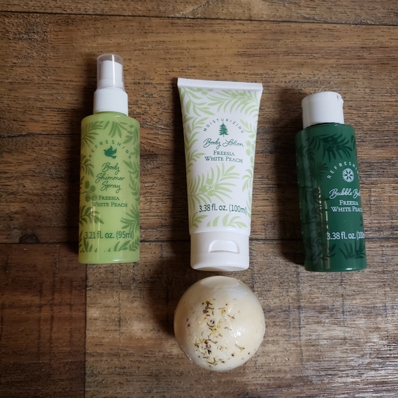 6 Piece Freesia White Peach  Bath & Body Care Set - Picture 4 of 4